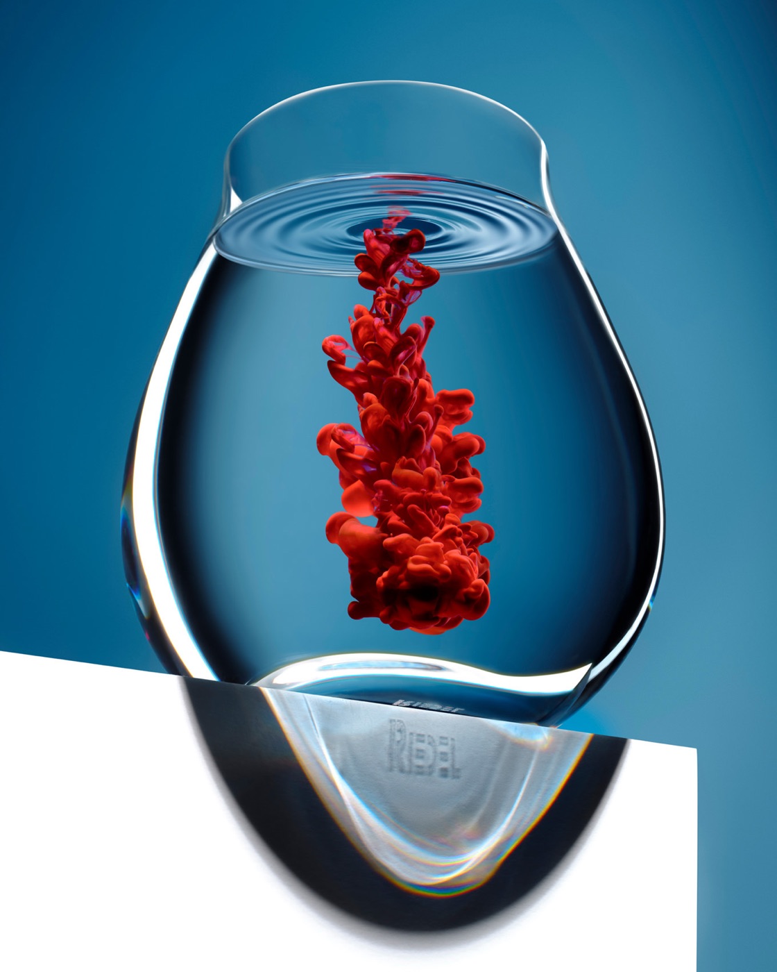 Still-life, colore che si disperde nell'acqua